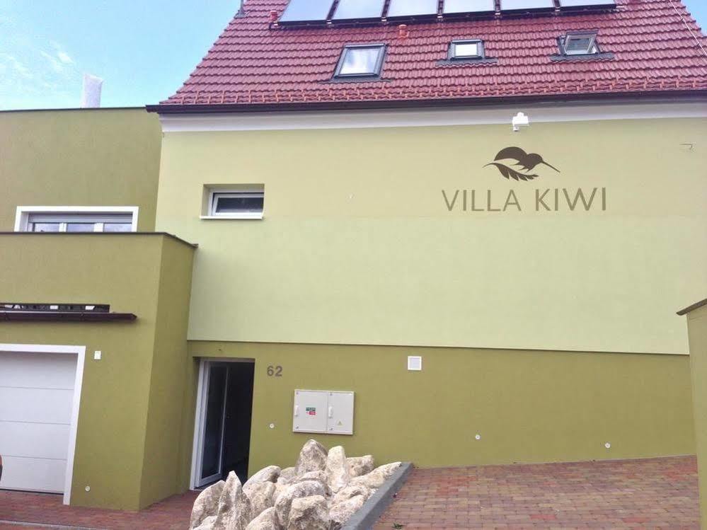 Villa Kiwi Микулов Экстерьер фото
